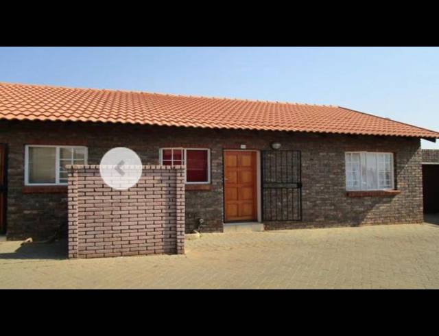 2 BEDROOM TOWNHOUSE FOR SALE IN THE ORCHARDS